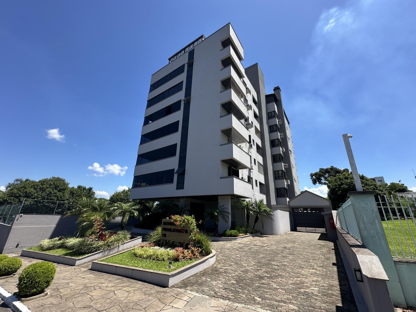 APARTAMENTO COM 4 DORMITÓRIOS (2 SUÍTES), 3 VAGAS, 329M² ÁREA PRIVATIVA À VENDA EM FARROUPILHA