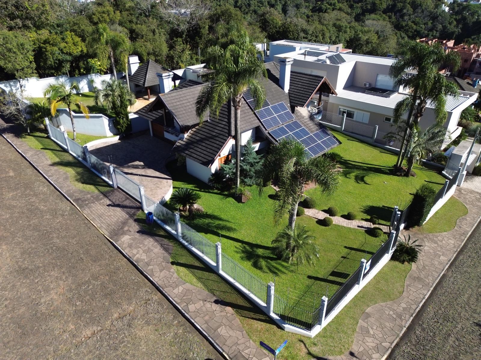 CASA COM 5 DORMITÓRIOS, 2 VAGAS, 226M² ÁREA PRIVATIVA para venda EM JARDIM DO ALTO - foto 2