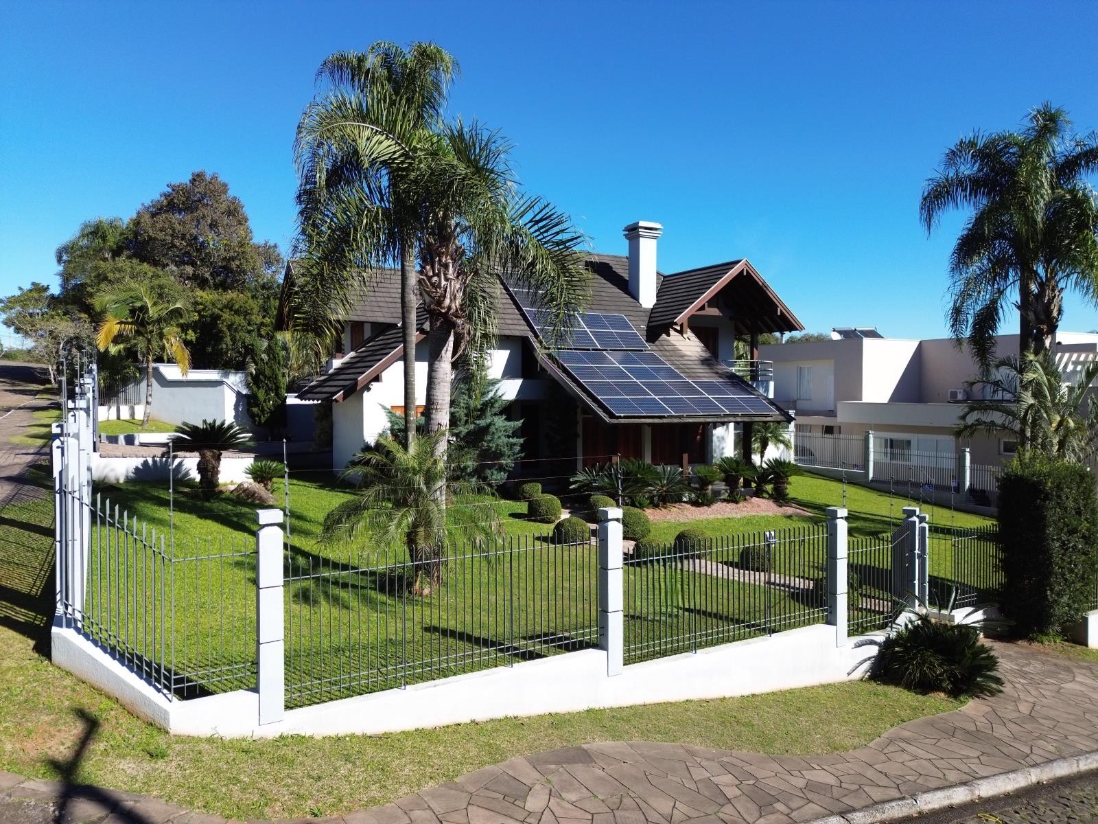 CASA COM 5 DORMITÓRIOS, 2 VAGAS, 226M² ÁREA PRIVATIVA para venda EM JARDIM DO ALTO - foto 3