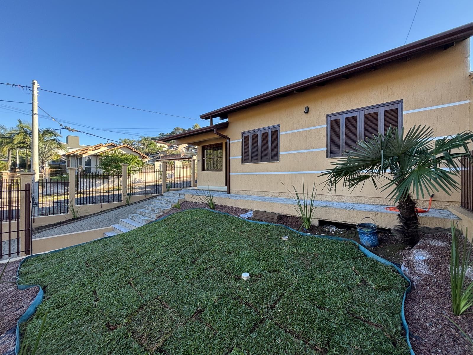 CASA COM 3 DORMITÓRIOS, 2 VAGAS para locação EM JARDIM BÜHLER - foto 2