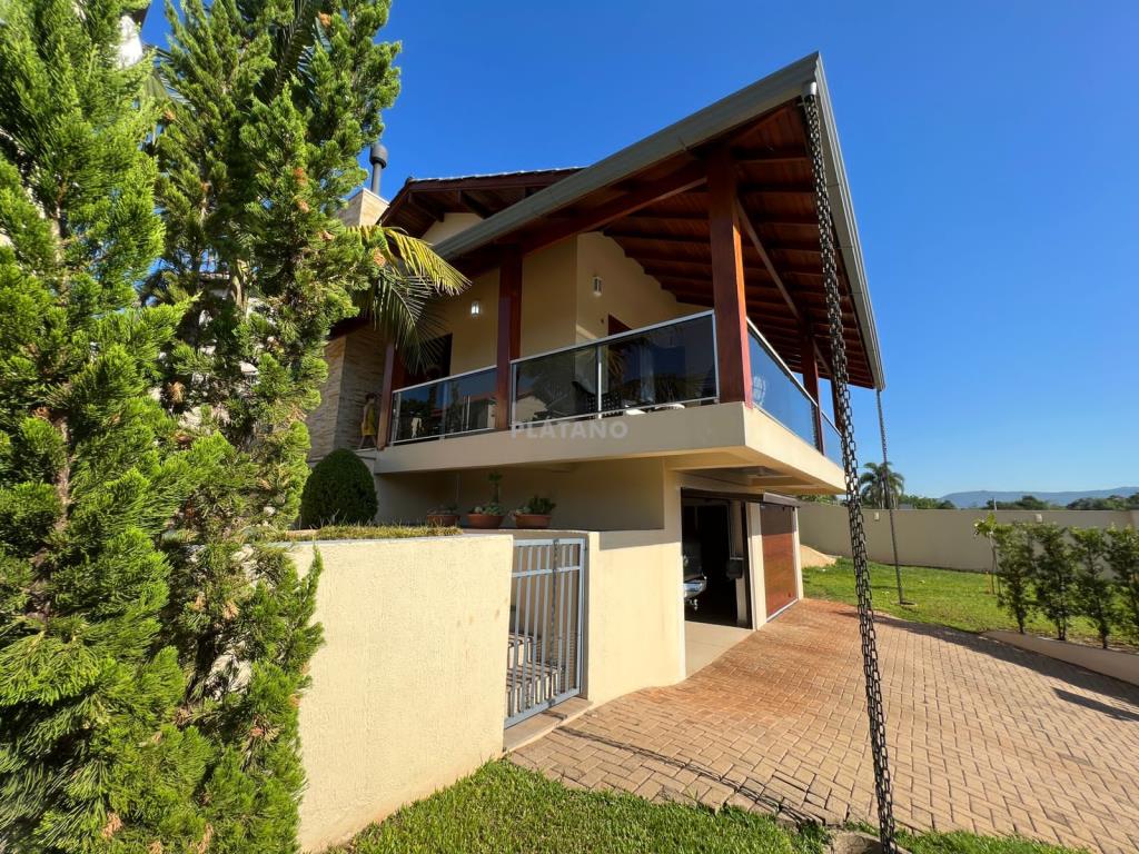 CASA COM 3 DORMITÓRIOS (1 SUÍTE), 2 VAGAS, 369M² ÁREA TOTAL À VENDA EM CONCÓRDIA