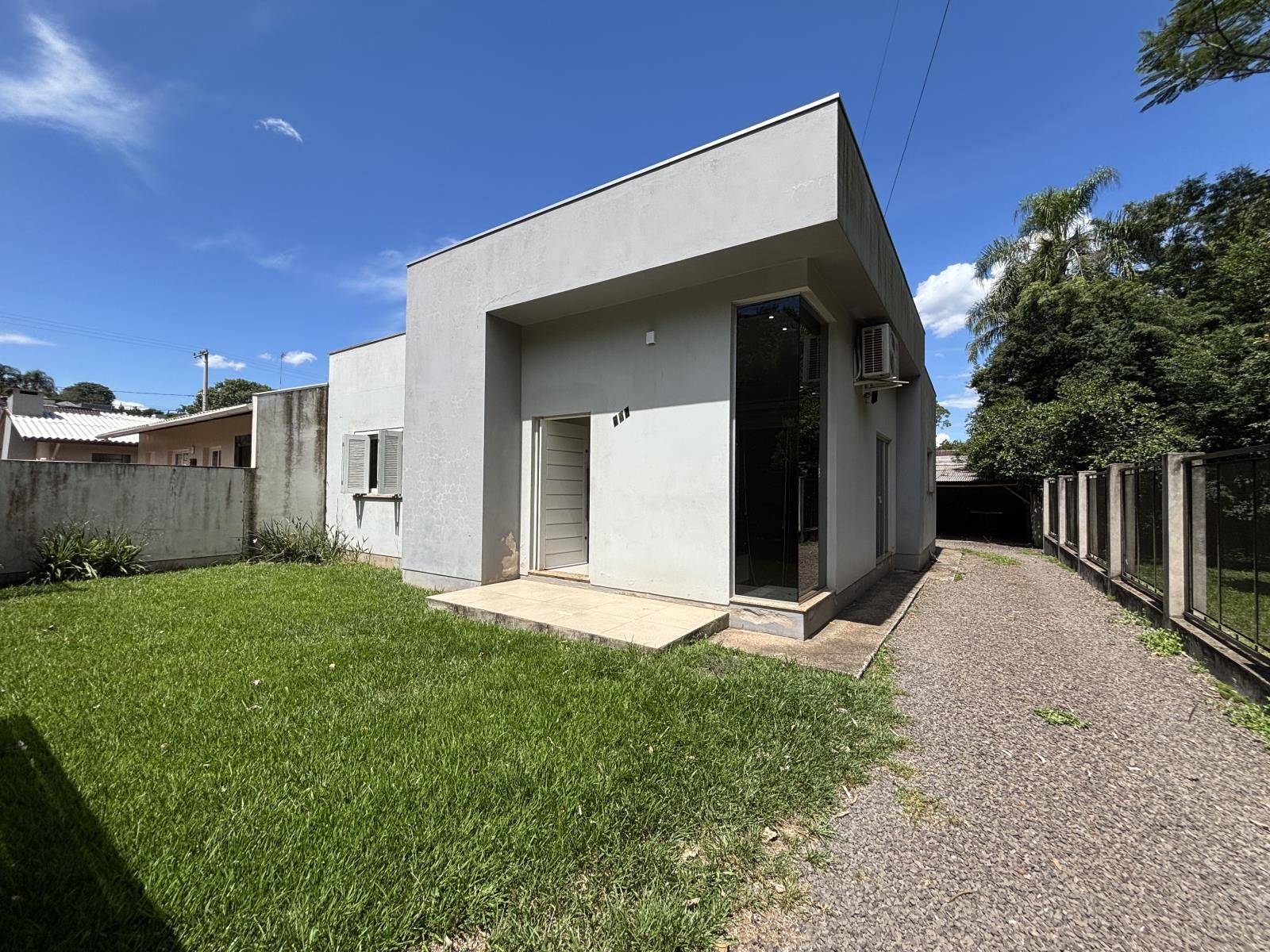 CASA COM 3 DORMITÓRIOS (1 SUÍTE), 1 VAGA, 98M² ÁREA PRIVATIVA À LOCAÇÃO EM JARDIM BÜHLER