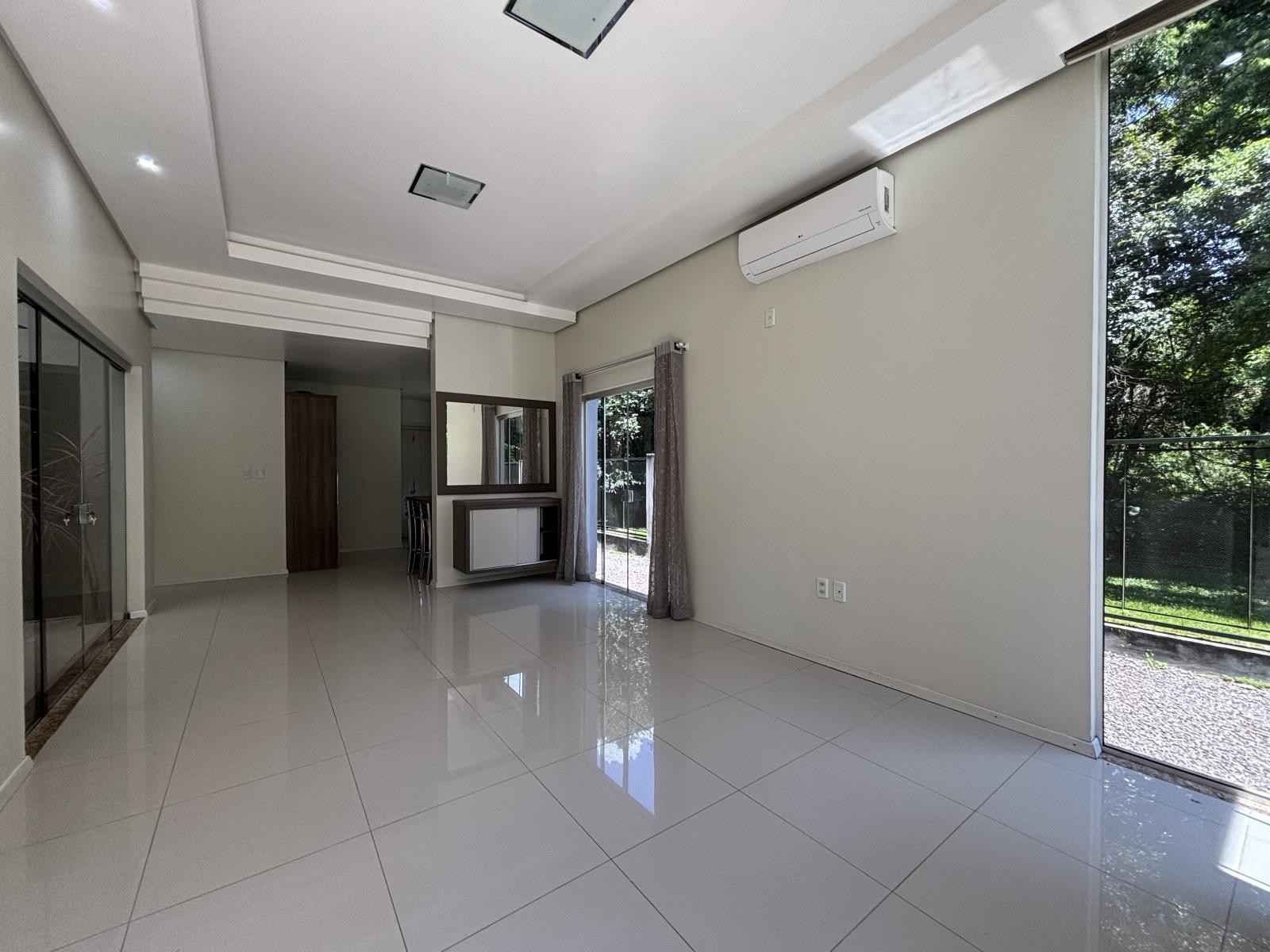 CASA COM 3 DORMITÓRIOS (1 SUÍTE), 1 VAGA, 98M² ÁREA PRIVATIVA para locação EM JARDIM BÜHLER - foto 3