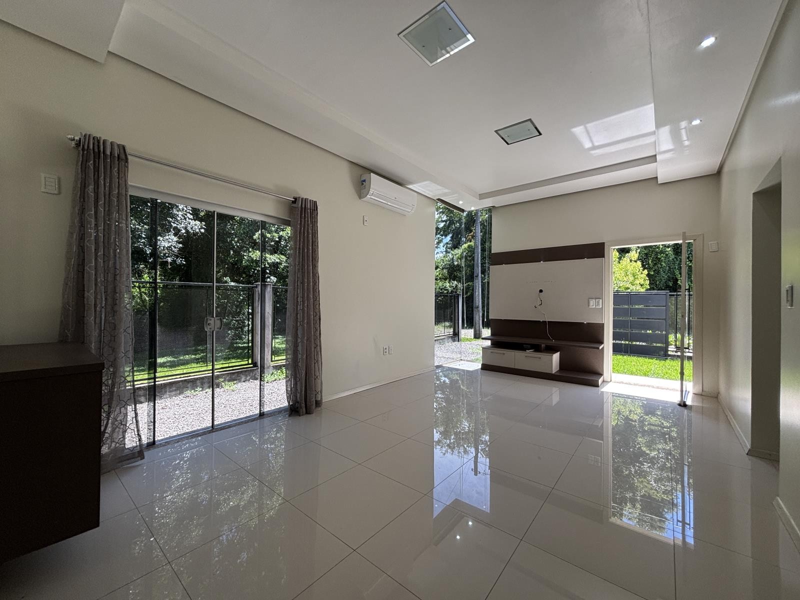 CASA COM 3 DORMITÓRIOS (1 SUÍTE), 1 VAGA, 98M² ÁREA PRIVATIVA para locação EM JARDIM BÜHLER - foto 2