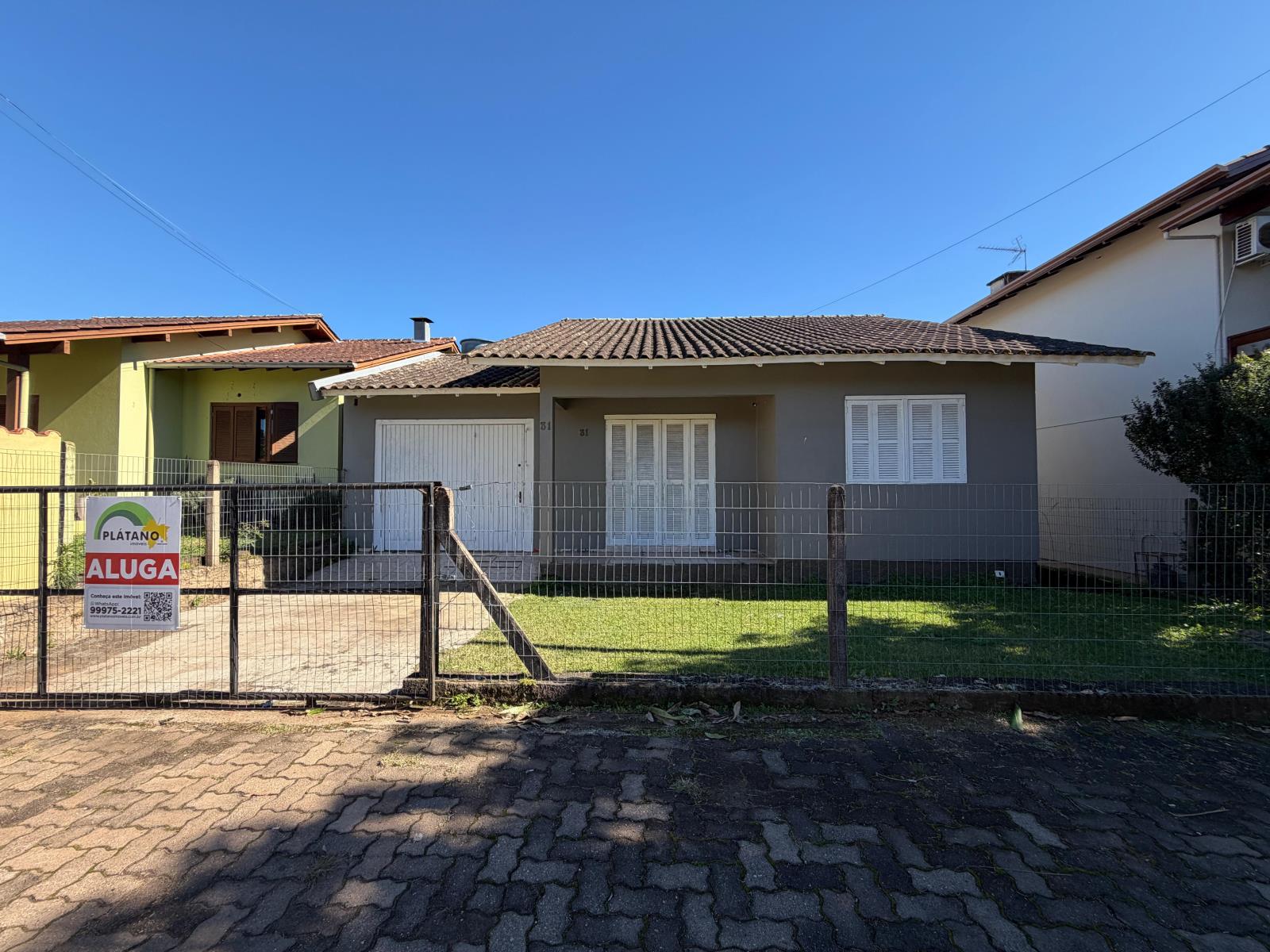 CASA COM 3 DORMITÓRIOS, 1 VAGA À LOCAÇÃO EM JARDIM PANORÂMICO