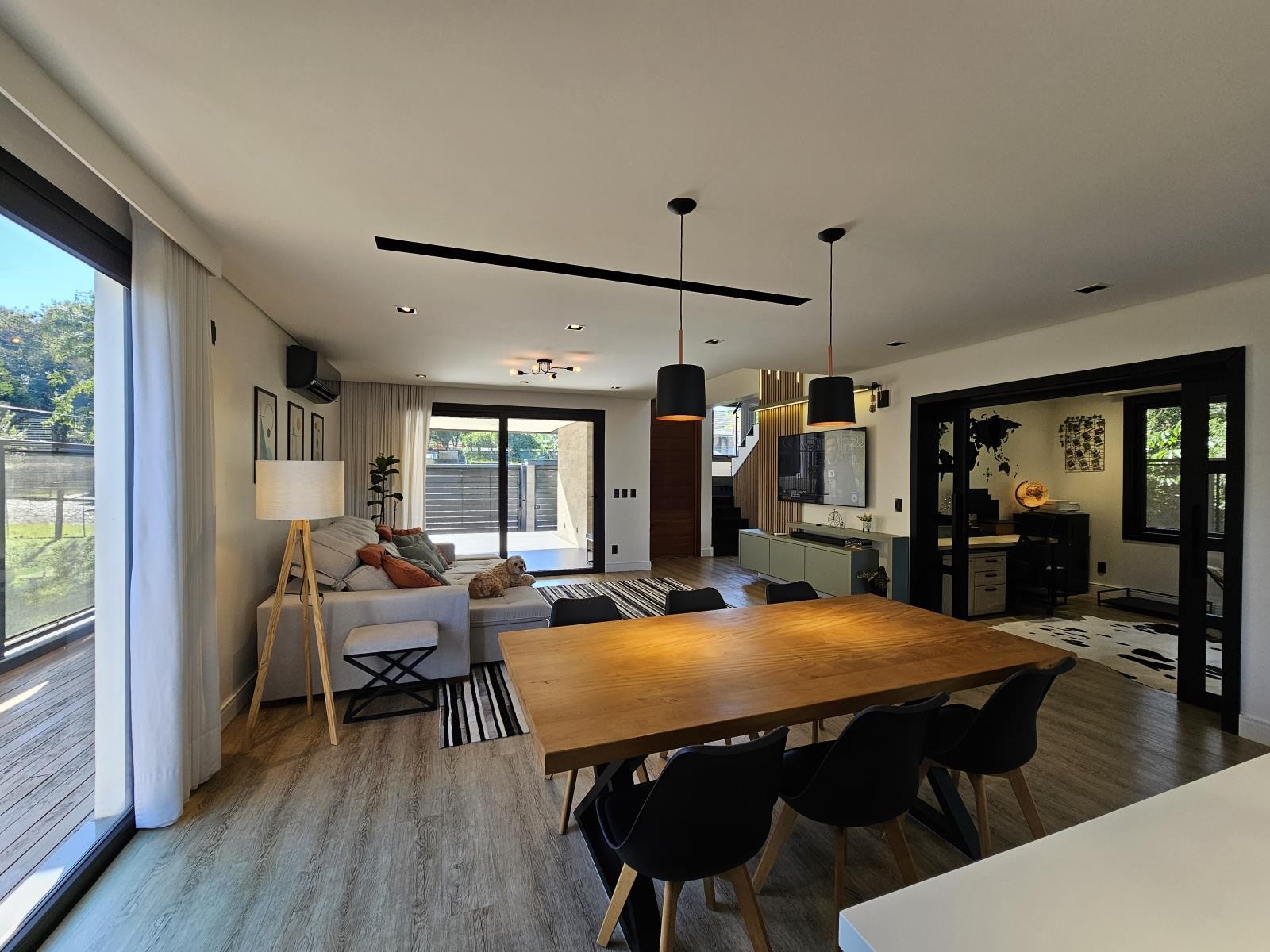 CASA COM 3 DORMITÓRIOS (1 SUÍTE), 2 VAGAS, 240M² ÁREA PRIVATIVA À VENDA EM JARDIM DO ALTO